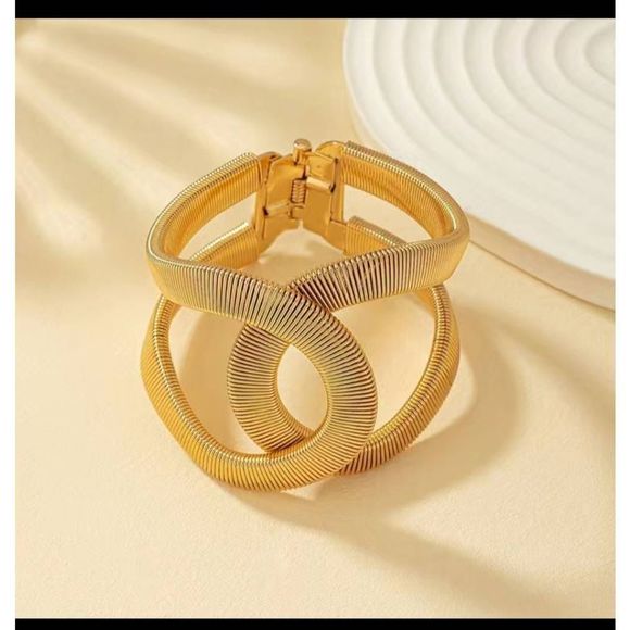 Gold CC Elastic Adjustable Cuff Bangle Bracelet NEW2.… - Picture 2 of 3